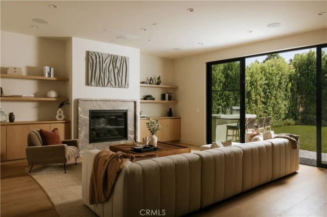 11746 La Maida Street, Valley Village, CA 91607