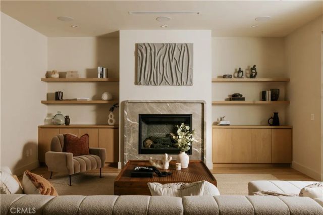 11746 La Maida Street, Valley Village, CA 91607