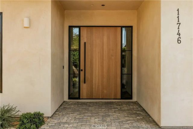 11746 La Maida Street, Valley Village, CA 91607
