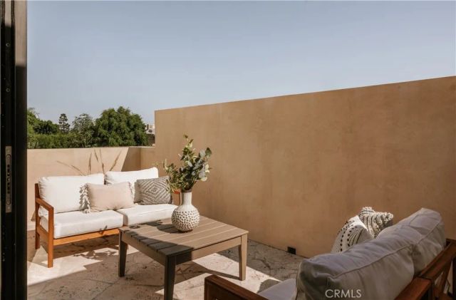 11746 La Maida Street, Valley Village, CA 91607