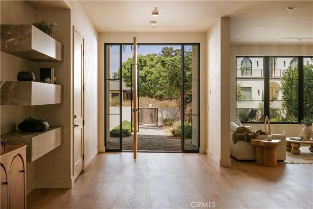 11746 La Maida Street, Valley Village, CA 91607