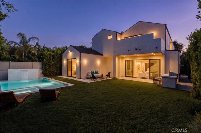 11746 La Maida Street, Valley Village, CA 91607