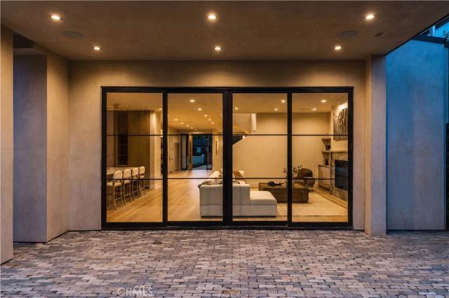 11746 La Maida Street, Valley Village, CA 91607
