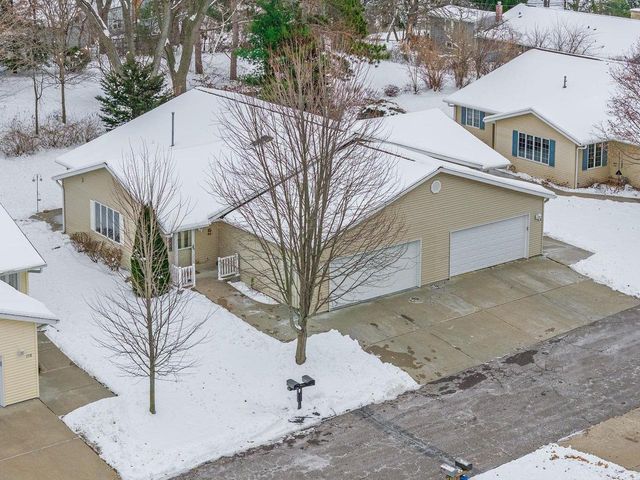 1716 Hillcrest Drive, Baraboo, WI 53913