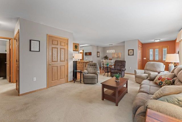 1716 Hillcrest Drive, Baraboo, WI 53913