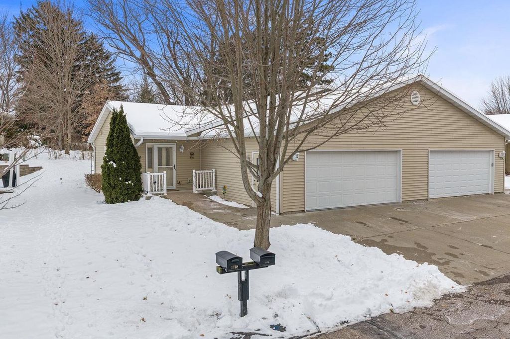 1716 Hillcrest Drive, Baraboo, WI 53913