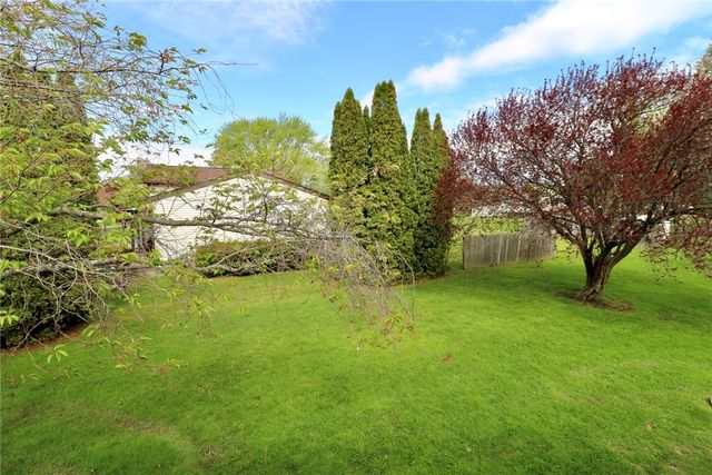 11 Glenside Way, Greece, NY 14612