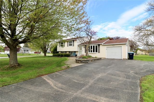 11 Glenside Way, Greece, NY 14612