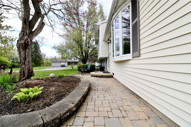 11 Glenside Way, Greece, NY 14612