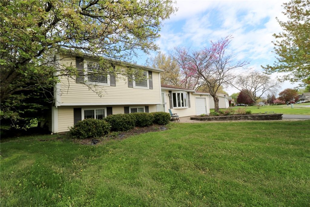 11 Glenside Way, Greece, NY 14612