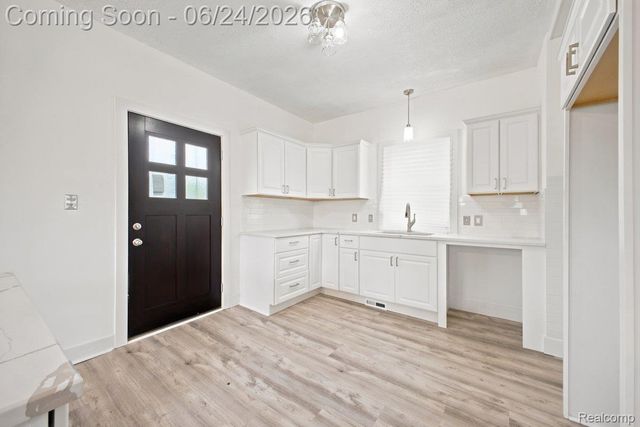 2552 N La Salle Gardens, Detroit, MI 48206
