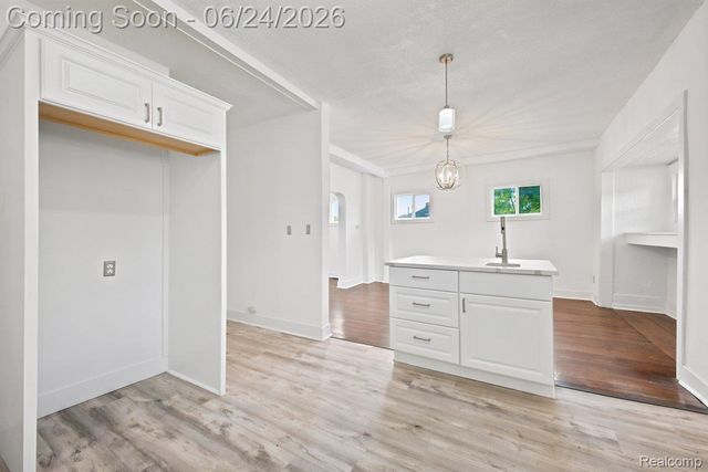 2552 N La Salle Gardens, Detroit, MI 48206