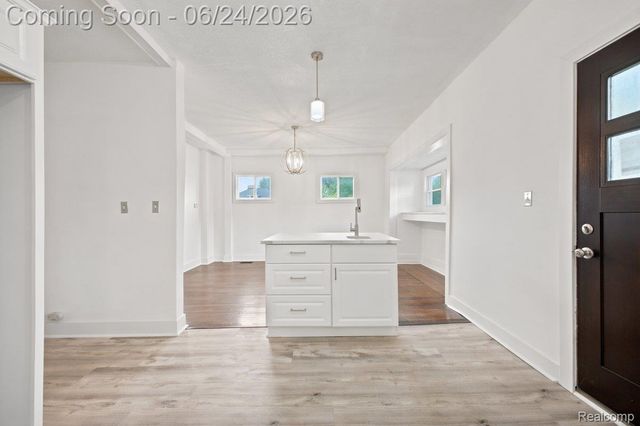 2552 N La Salle Gardens, Detroit, MI 48206