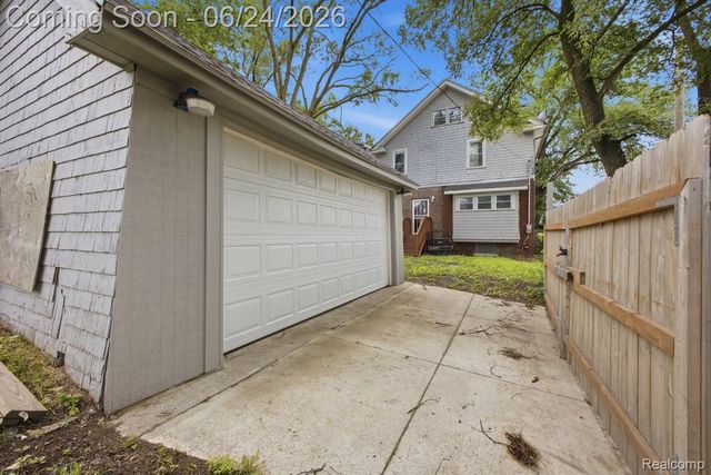 2552 N La Salle Gardens, Detroit, MI 48206