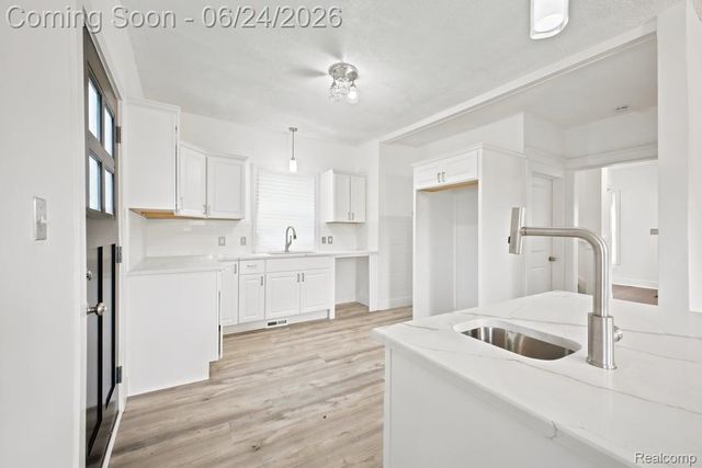 2552 N La Salle Gardens, Detroit, MI 48206