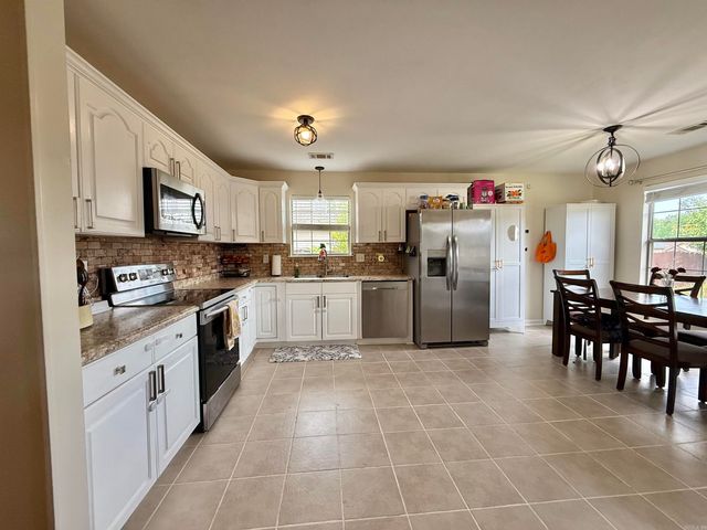 13725 Apple Glen Cove, Alexander, AR 72002