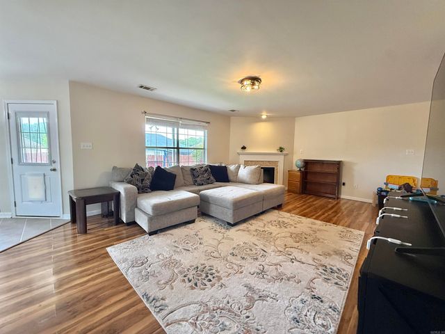 13725 Apple Glen Cove, Alexander, AR 72002