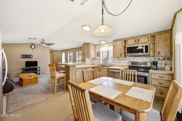 2877 LAZY BEAR Trail, Overgaard, AZ 85933