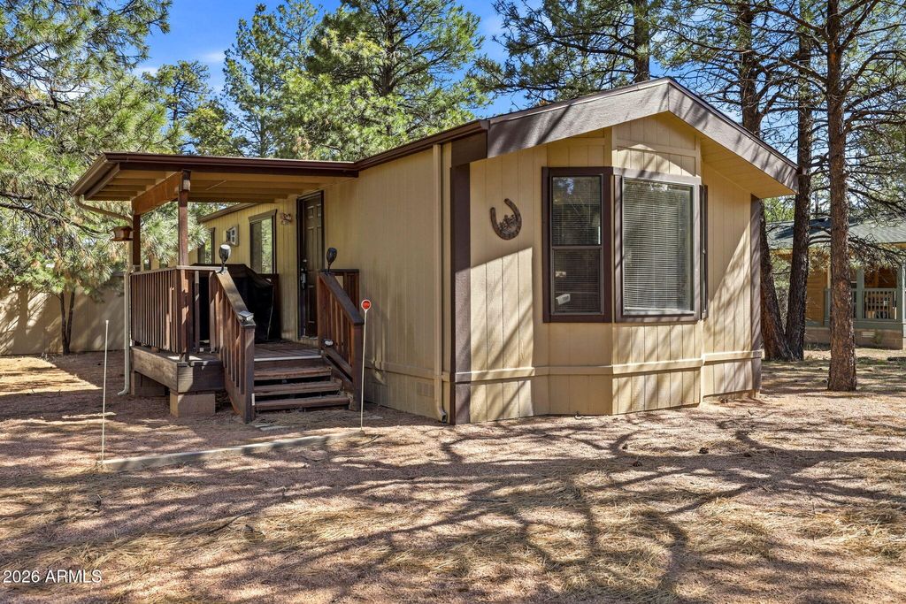 2877 LAZY BEAR Trail, Overgaard, AZ 85933