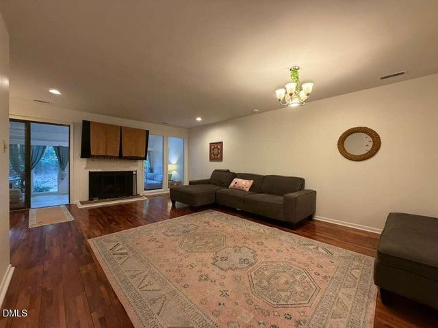 201 Estes Drive Extension Apt B, Carrboro, NC 27510