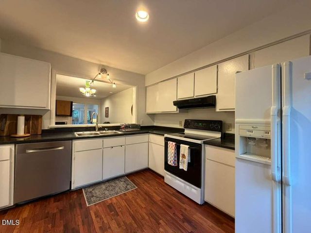 201 Estes Drive Extension Apt B, Carrboro, NC 27510