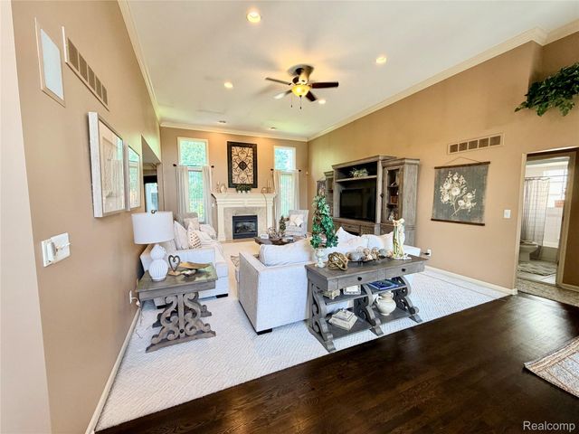 19287 Scenic Harbor Drive, Macomb Township, MI 48044
