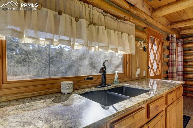 7915 Topeka Avenue, Cascade, CO 80809