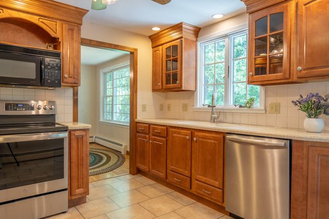 2 Mohegan Lane, Yarmouth Port, MA 02675