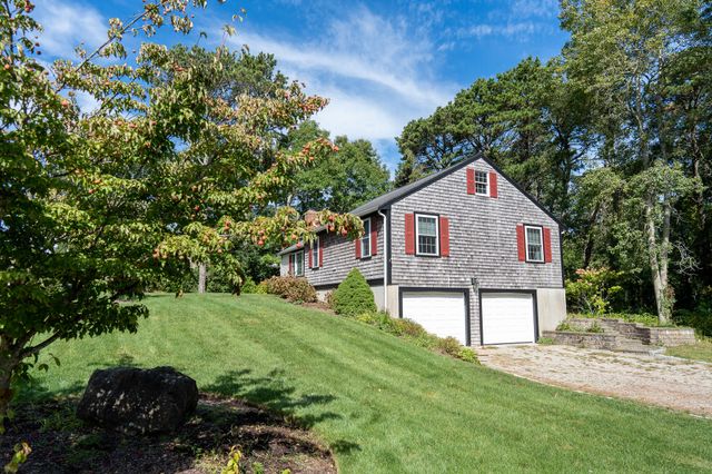 2 Mohegan Lane, Yarmouth Port, MA 02675