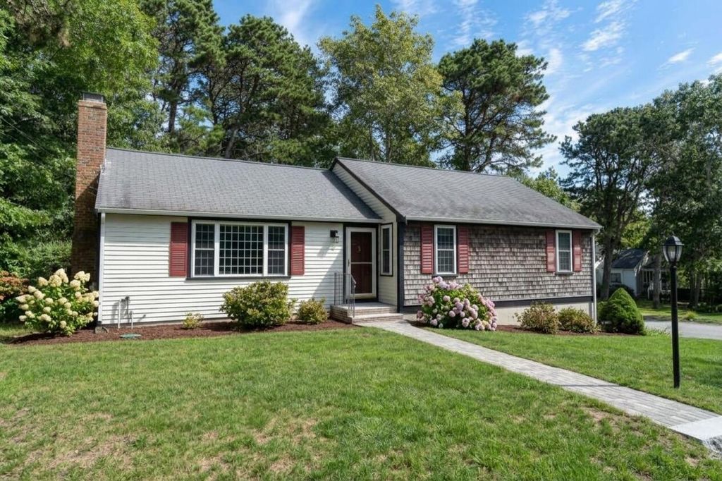 2 Mohegan Lane, Yarmouth Port, MA 02675