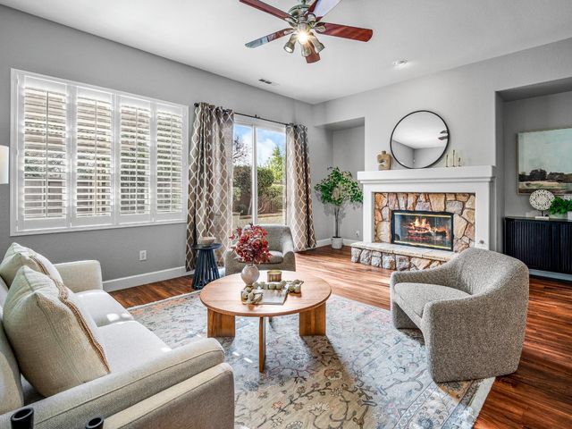 1084 Bevinger Dr, El Dorado Hills, CA 95762