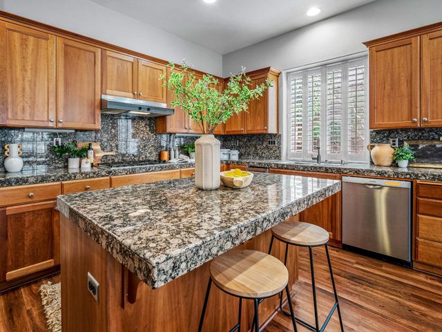 1084 Bevinger Dr, El Dorado Hills, CA 95762