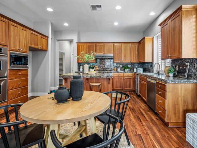 1084 Bevinger Dr, El Dorado Hills, CA 95762