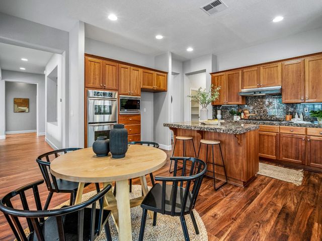 1084 Bevinger Dr, El Dorado Hills, CA 95762