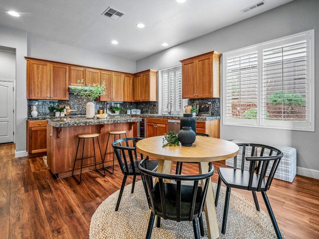 1084 Bevinger Dr, El Dorado Hills, CA 95762