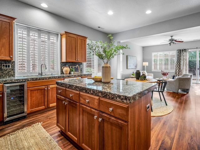 1084 Bevinger Dr, El Dorado Hills, CA 95762