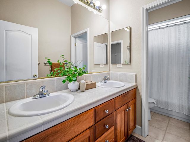 1084 Bevinger Dr, El Dorado Hills, CA 95762