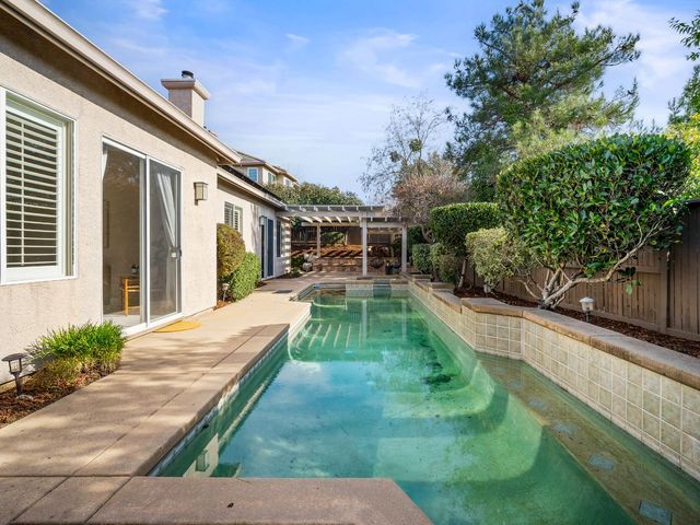 1084 Bevinger Dr, El Dorado Hills, CA 95762