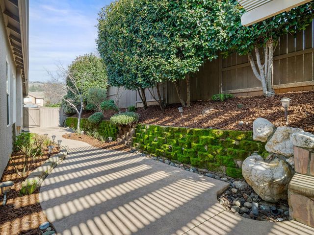 1084 Bevinger Dr, El Dorado Hills, CA 95762