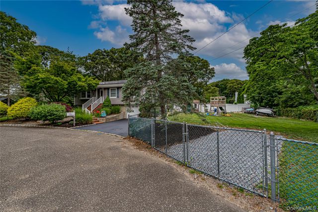 23 Oak Street, Centereach, NY 11720