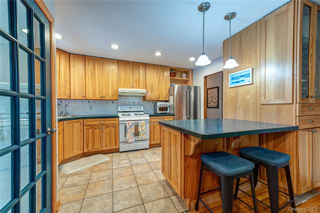 23 Oak Street, Centereach, NY 11720