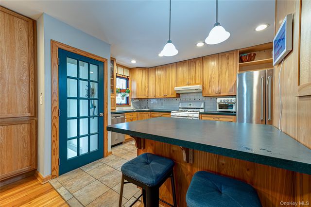 23 Oak Street, Centereach, NY 11720