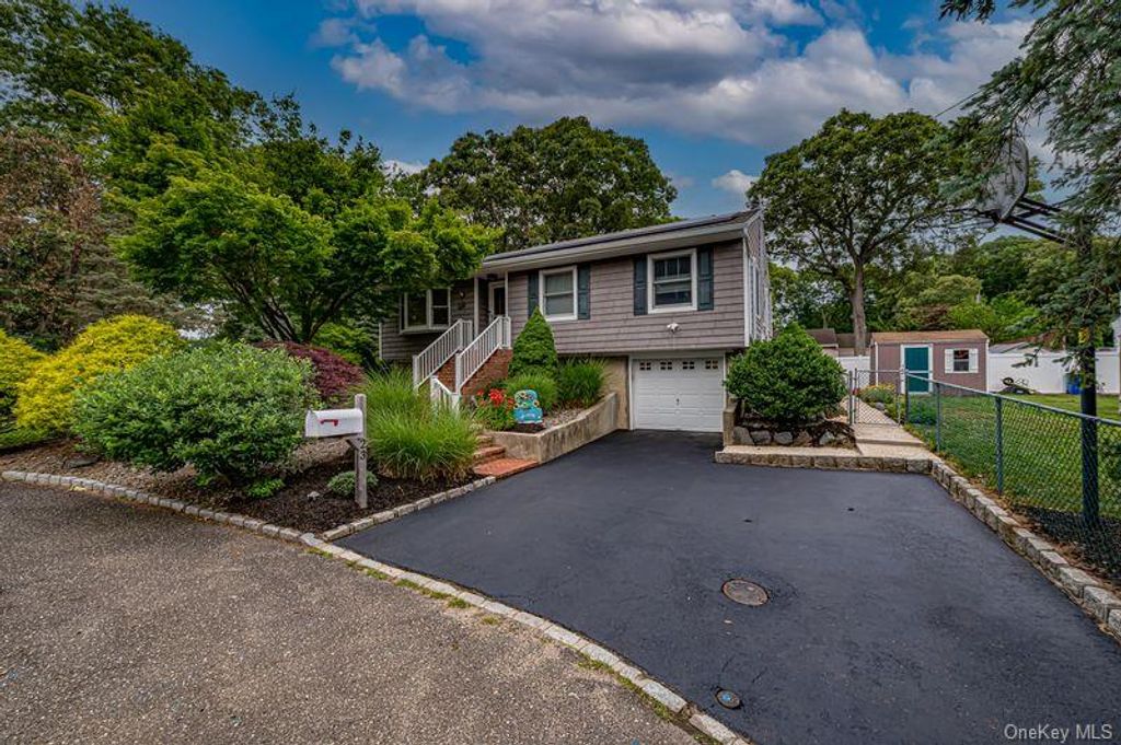 23 Oak Street, Centereach, NY 11720