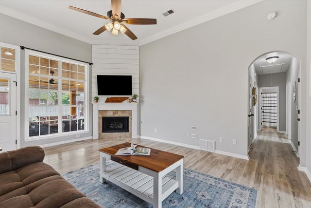 8159 W WHITE WING CV, Bartlett, TN 38002