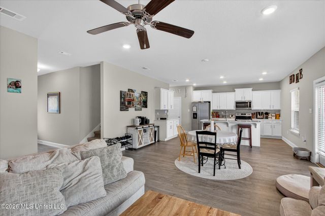 6016 Penni Lane, Ocean Springs, MS 39564