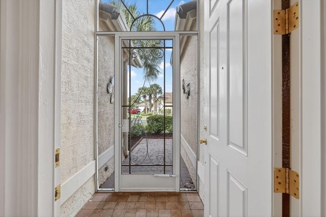 357 NW Springview Loop, Port St Lucie, FL 34986