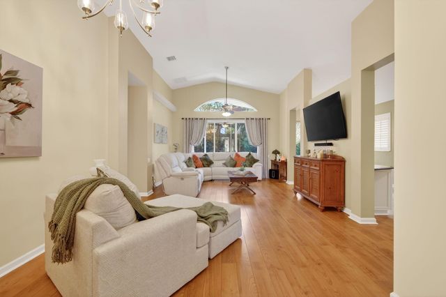 357 NW Springview Loop, Port St Lucie, FL 34986