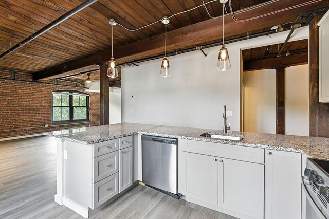 55 Sterling St 208, Clinton, MA 01510