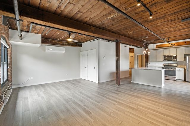 55 Sterling St 208, Clinton, MA 01510