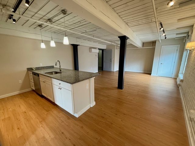 55 Sterling St 208, Clinton, MA 01510